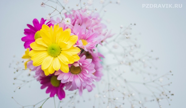Открытка с нежными цветами с днем рождения бабушке